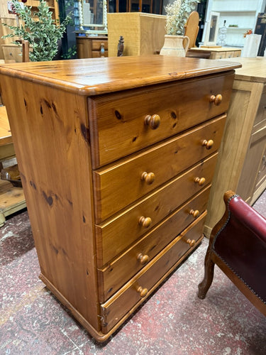 This sturdy solid pine chest of drawers is in great shape, showing just a few minor marks. It features five spacious drawers with dovetail joints, perfect for all your storage needs.

Overall Dimensions

80cm wide x 43.5cm deep x 96.5cm high

DELIVERY AVAILABLE      

HAVE THIS PAINTED A COLOUR OF YOUR CHOICE FOR AN EXTRA £70 OR HAVE IT COMPLETELY STRIPPED BACK FOR JUST £80    

For our other items see our website https://fossewayfurniture.co.uk

collection from our shop at CV36 4QZ or purchase online for d