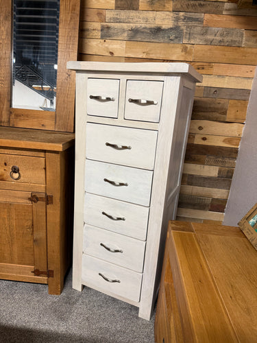 This charming oak tallboy is sturdy and well-maintained overall. Previously whitewashed, it might benefit from a little care to restore its full charm. Featuring two small dovetail jointed drawers above five longer ones, it offers plenty of storage space.

Overall Dimensions

55cm wide x 42cm deep x 125cm high

DELIVERY AVAILABLE      

For our other items see our website https://fossewayfurniture.co.uk

collection from our shop at cv36, our collection zone at bs36 or otherwise delivery is available

