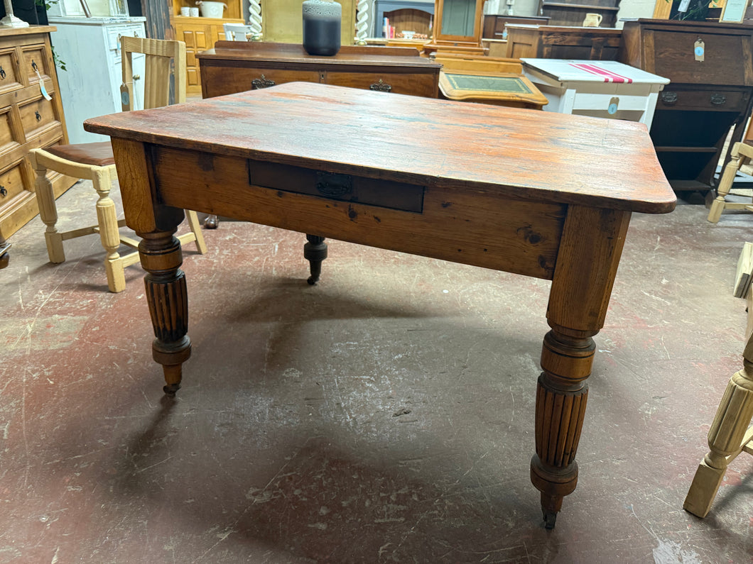 This beautiful Victorian scrub top dining table is sturdy and well-preserved. Though it shows signs of use, these only enhance its unique charm and character. Featuring a convenient drawer at the front for storage, it comfortably accommodates four people.

Overall Dimensions

112cm long x 92cm wide x 72cm high

DELIVERY AVAILABLE      

For our other items see our website https://fossewayfurniture.co.uk

collection from our shop at cv36, our collection zone at bs36 or otherwise delivery is available
