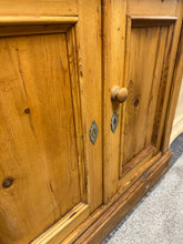 Load image into Gallery viewer, Vintage Pine Washstand
