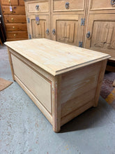 Load image into Gallery viewer, Stripped Blanket Box
