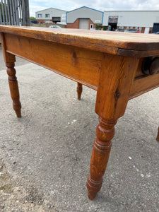 Victorian Scrub Top Table