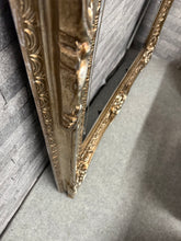 Load image into Gallery viewer, Antique Style Frame
