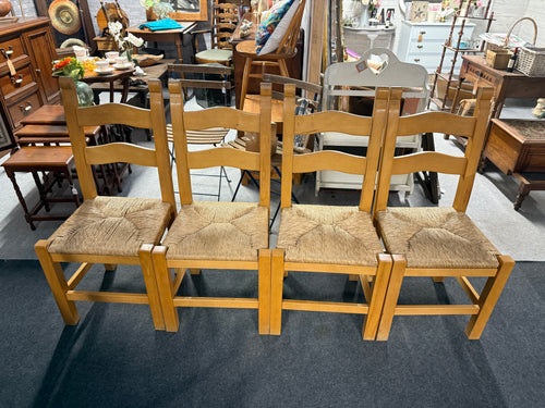 This set features four sturdy pine chairs, all in good overall condition. While they show some signs of use, the marks are minor and don't affect their solid build.

Overall Dimensions

approx : 47cm wide x 42cm deep x 100cm high

DELIVERY AVAILABLE      

For our other items see our website https://fossewayfurniture.co.uk

collection from our shop at CV36 4QZ or purchase online for delivery.

