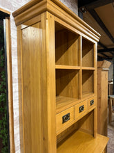 Load image into Gallery viewer, Oak Furniture Land Dresser
