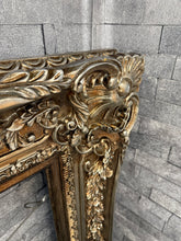 Load image into Gallery viewer, Antique Style Frame
