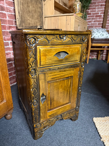 This charming oak side table is sturdy and well-maintained. While it shows some minor signs of use, nothing significant stands out. It offers plenty of storage space with one small drawer above a single cupboard.

Overall Dimensions

40cm wide x 40cm deep x 66cm high

DELIVERY AVAILABLE      

For our other items see our website https://fossewayfurniture.co.uk

collection from our shop at CV36 4QZ or purchase online for delivery.
