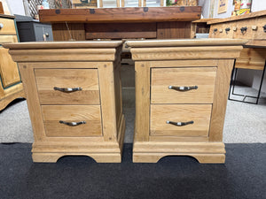This charming pair of oak bedside tables is sturdy and well-maintained. While there are some minor marks, they don’t detract from their overall appeal. Each bedside features two drawers with dovetail joints, perfect for keeping your essentials neatly stored.

Delivery Available

Overall Dimensions

50cm wide x 40cm deep x 60.5cm high&nbsp;

