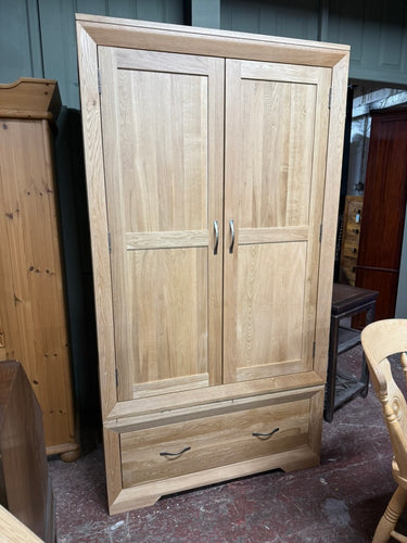 This gorgeous double wardrobe offers bags of style as well as storage. Suiting any kind of décor scheme, from the more traditional to a contemporary look, this slim oak wardrobe is a great investment piece for your bedroom. Spacious and practical too, the drawers offer storage for folded items, whilst the ample hanging space is perfect for all those long dresses. With a sleek style, and elegant design detail you will adore this piece for years to come. This is new with 2 minor marks (see photos) and RRP's a