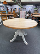 Load image into Gallery viewer, Oak Round Table
