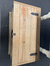 Load image into Gallery viewer, Pine Blanket Box
