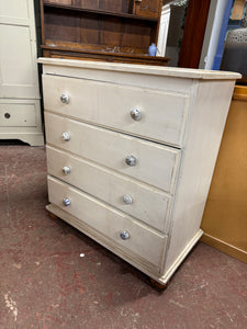 This functional wooden chest of drawers is sturdy and well-structured. Although it shows a considerable amount of wear and tear, it is the perfect piece for refurbishing with a fresh coat of paint. It offers four spacious drawers for ample storage.

Overall Dimensions

77cm wide x 43cm deep x 86cm high

DELIVERY AVAILABLE      

HAVE THIS PAINTED A COLOUR OF YOUR CHOICE FOR AN EXTRA £60 OR HAVE IT COMPLETELY STRIPPED BACK FOR JUST £70    

For our other items see our website https://fossewayfurniture.co.uk
