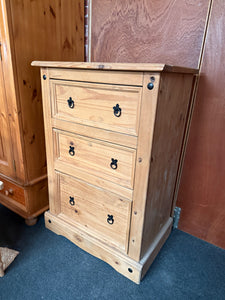This Pine Chest of Drawers is in excellent structural condition and overall good shape. Though there may be some marks, they can easily be addressed with a nice polish or fresh coat of paint. The storage space includes 3 long drawers.

Overall Dimensions

72cm wide x 48.5cm deep x 105cm high

DELIVERY AVAILABLE      

HAVE THIS PAINTED A COLOUR OF YOUR CHOICE FOR AN EXTRA £70 OR HAVE IT COMPLETELY STRIPPED BACK FOR JUST £80    

For our other items see our website https://fossewayfurniture.co.uk

collection