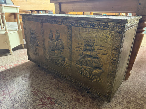 This beautiful embossed brass blanket chest is sturdy and well-preserved. While it shows some signs of use, the marks are minor and don't detract from its charm. Its distinctive design features detailed images of masted ships, making it truly one-of-a-kind.

Overall Dimensions

107cm wide x 38cm deep x 59cm high

DELIVERY AVAILABLE      

For our other items see our website https://fossewayfurniture.co.uk

collection from our shop at CV36 4QZ or purchase online for delivery.
