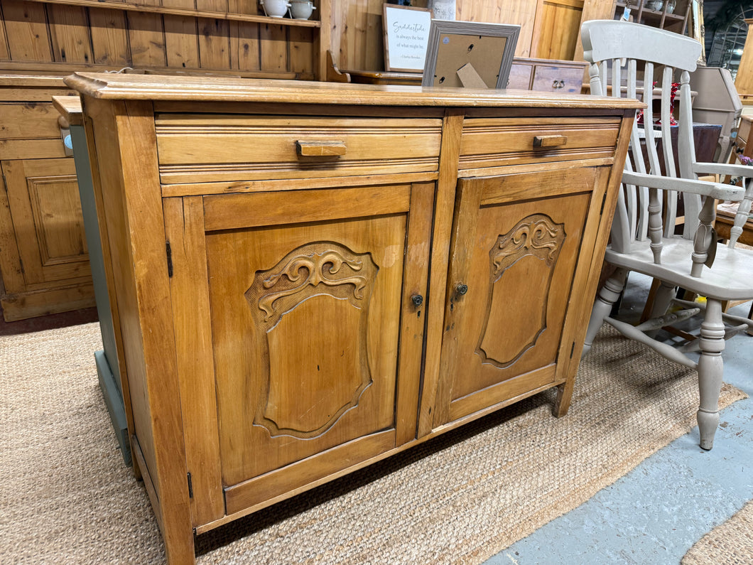 This charming wooden sideboard, likely made of oak, is solidly built. While it shows some marks, they are minor and don’t affect its sturdiness. It offers plenty of storage space with two dovetail-jointed drawers above a double cupboard featuring an internal shelf. With a bit of care, this sideboard will look as good as new.

Overall Dimensions

120cm wide x 40cm deep x 91cm high

DELIVERY AVAILABLE      

HAVE THIS PAINTED A COLOUR OF YOUR CHOICE FOR AN EXTRA £80 OR HAVE IT COMPLETELY STRIPPED BACK FOR JUS
