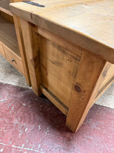 Load image into Gallery viewer, Planked Blanket Box
