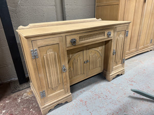 This elegant dressing table is expertly stripped down to its natural state and may require a protective wax coating. Boasting 1 dovetail jointed drawer and 3 cupboards (1 double, 2 single) for storage, it offers ample space for your belongings. Though the veneer on one of the doors has slightly lifted, it is not overly noticeable.

Overall Dimensions

117cm wide x 47cm deep x 76cm high

DELIVERY AVAILABLE      

For our other items see our website https://fossewayfurniture.co.uk

collection from our shop at