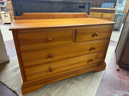 This sturdy solid pine chest of drawers is in great shape with only a few minor marks. It offers plenty of storage space, featuring two smaller drawers above two larger ones.

Overall Dimensions

122cm wide x 50cm deep x 83.5cm high

DELIVERY AVAILABLE      

HAVE THIS PAINTED A COLOUR OF YOUR CHOICE FOR AN EXTRA £70 OR HAVE IT COMPLETELY STRIPPED BACK FOR JUST £80    

For our other items see our website https://fossewayfurniture.co.uk

collection from our shop at cv36, our collection zone at bs36 or other