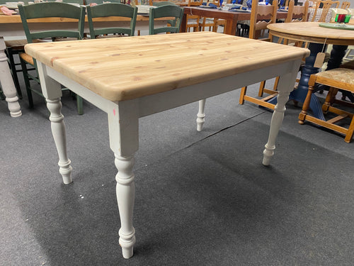 This sweet solid pine dining table is structurally sound and in good condition. The legs have been painted in a gloss white so could do with a touch up. The top has been recently sanded and waxed so that is in great condition

Overall Dimensions

122cm wide x 75.5cm deep x 74.5cm high 

DELIVERY AVAILABLE    

For our other items see our website https://fossewayfurniture.co.uk

collection from cv36 or bs36
