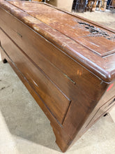 Load image into Gallery viewer, Blanket Box
