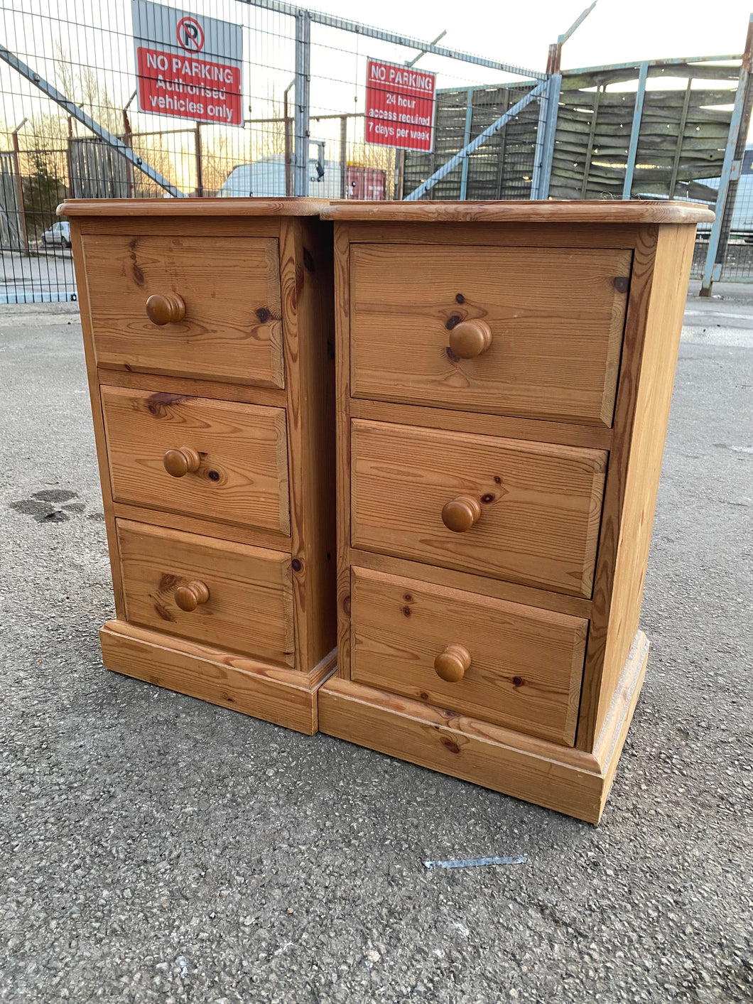 This sweet duo of solid pine bedsides are both structurally sound and in overall good condition. They do have some marks but nothing too major at all. Each unit has 3 short dovetail jointed drawers for storage.

Overall Dimensions

35cm wide x 32cm deep x 63cm high

DELIVERY AVAILABLE    

HAVE THIS PAINTED A COLOUR OF YOUR CHOICE FOR AN EXTRA £70 OR COMPLETELY STRIPPED BACK FOR £80 

For our other items see our website https://fossewayfurniture.co.uk

collection from cv36 or bs36
