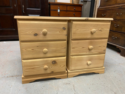 This lovely duo of solid pine bedsides have been completely stripped back to their natural state so may need a coat of wax for protection. Each unit has 3 drawers for storage. They are both structurally sound and in great condition.

Overall Dimensions

51cm wide x 45.5cm deep x 71.5cm high 

DELIVERY AVAILABLE    

For our other items see our website https://fossewayfurniture.co.uk

collection from cv36 or bs36
