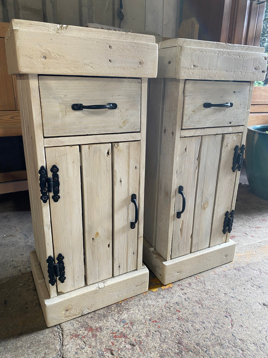 This lovely unique duo of wooden bedsides are very rustic in style. They are both structurally sound and in overall good condition. They are used and do have minor marks but nothing major at all. Each unit has 1 drawer over a single cupboard for storage.

Overall Dimensions

31cm wide x 26.5cm deep x 72cm high 

DELIVERY AVAILABLE    

For our other items see our website https://fossewayfurniture.co.uk

collection from cv36 or bs36
