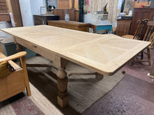 Load image into Gallery viewer, Oak Extendable Table

