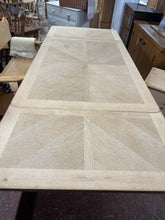Load image into Gallery viewer, Oak Extendable Table
