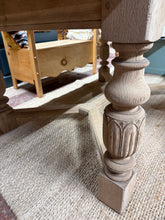 Load image into Gallery viewer, Oak Extendable Table
