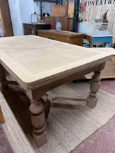 Load image into Gallery viewer, Oak Extendable Table
