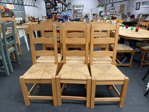 This stunning set of 6 pine chairs are all structurally sound and in overall good condition. There are a few marks but nothing too major at all. There are a few pulls to the rush seats but nothing major.

Overall Dimensions

approx : 45cm wide x 43cm deep x 107cm high 

DELIVERY AVAILABLE    

HAVE THIS PAINTED A COLOUR OF YOUR CHOICE FOR AN EXTRA £150 OR COMPLETELY STRIPPED BACK FOR £180 

For our other items see our website https://fossewayfurniture.co.uk

collection from cv36 or bs36
