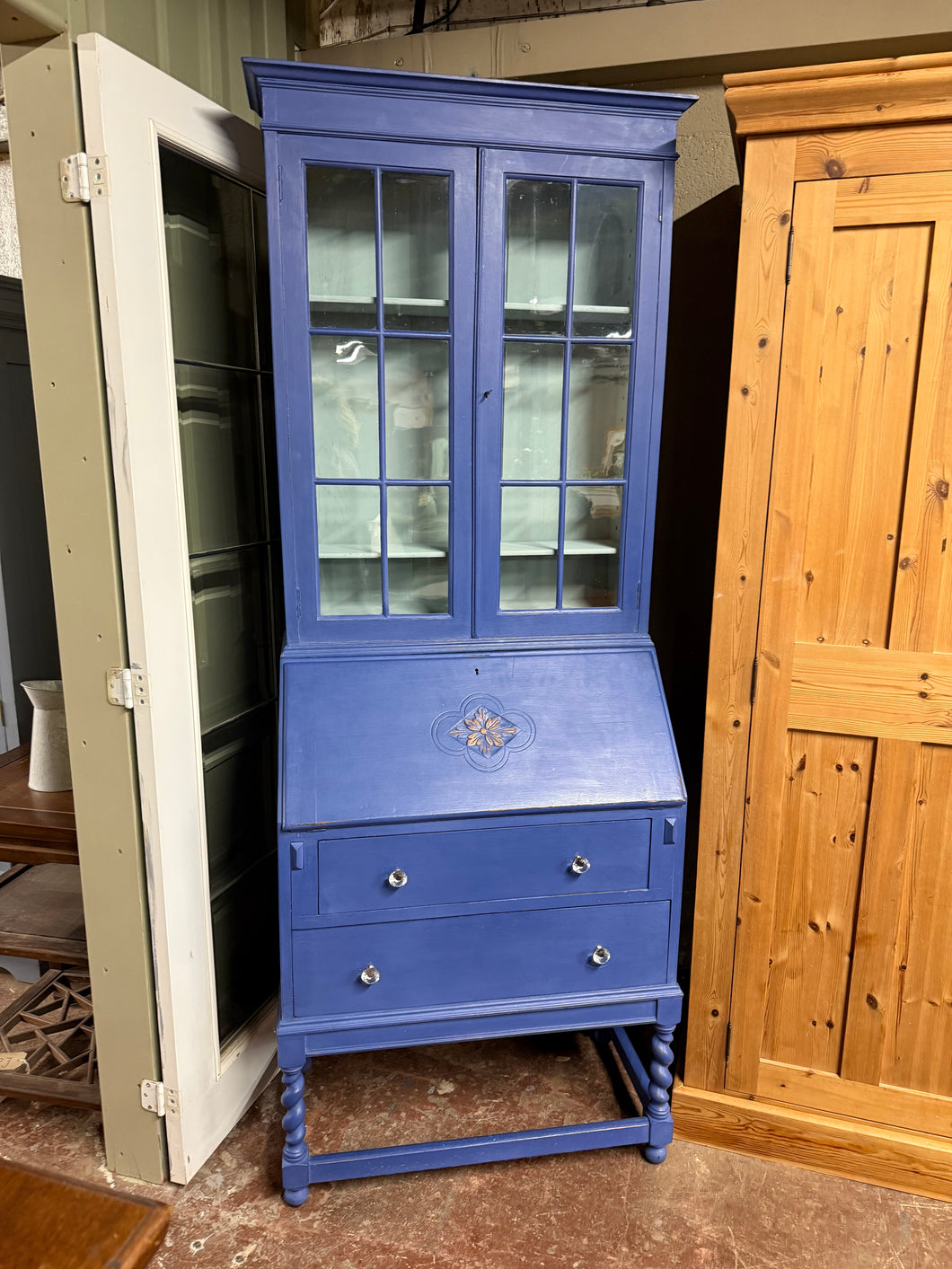 Bookcase / Dresser