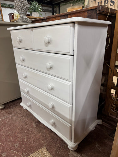 This sweet pine chest of drawers has been painted in a bright white by its previous owners so may need a touch up in some areas. It has 2 short drawers over 4 long drawers for storage. It is structurally sound and in overall good condition.

Overall Dimensions

85cm wide x 38cm deep x 94cm high

DELIVERY AVAILABLE    

For our other items see our website https://fossewayfurniture.co.uk

collection from cv36 or bs36
