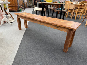 This beautiful diamond bench, crafted from multiple woods, is solidly built and remains in good overall shape. While it shows a few minor marks, they are nothing significant. Perfect for your dining area, this bench comfortably seats three people.

Overall Dimensions

150cm wide x 35.5cm deep x 45cm high

DELIVERY AVAILABLE      

For our other items see our website https://fossewayfurniture.co.uk

collection from our shop at cv36, our collection zone at bs36 or otherwise delivery is available
