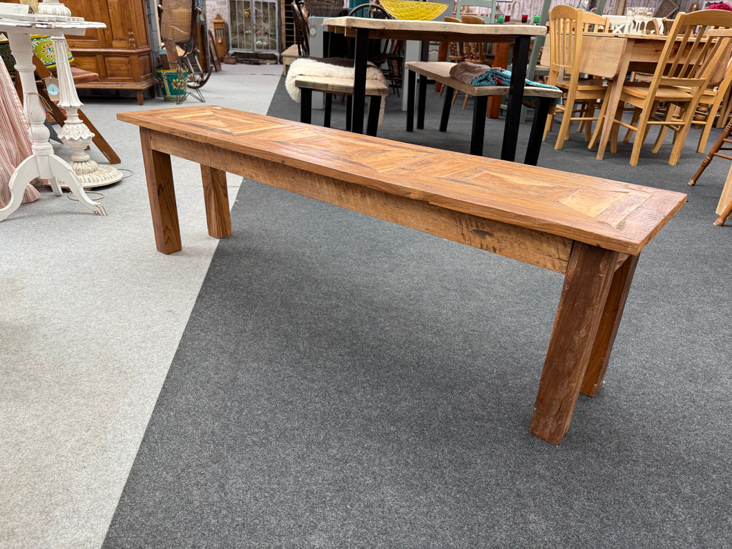 This beautiful diamond bench, crafted from multiple woods, is solidly built and remains in good overall shape. While it shows a few minor marks, they are nothing significant. Perfect for your dining area, this bench comfortably seats three people.

Overall Dimensions

150cm wide x 35.5cm deep x 45cm high

DELIVERY AVAILABLE      

For our other items see our website https://fossewayfurniture.co.uk

collection from our shop at cv36, our collection zone at bs36 or otherwise delivery is available
