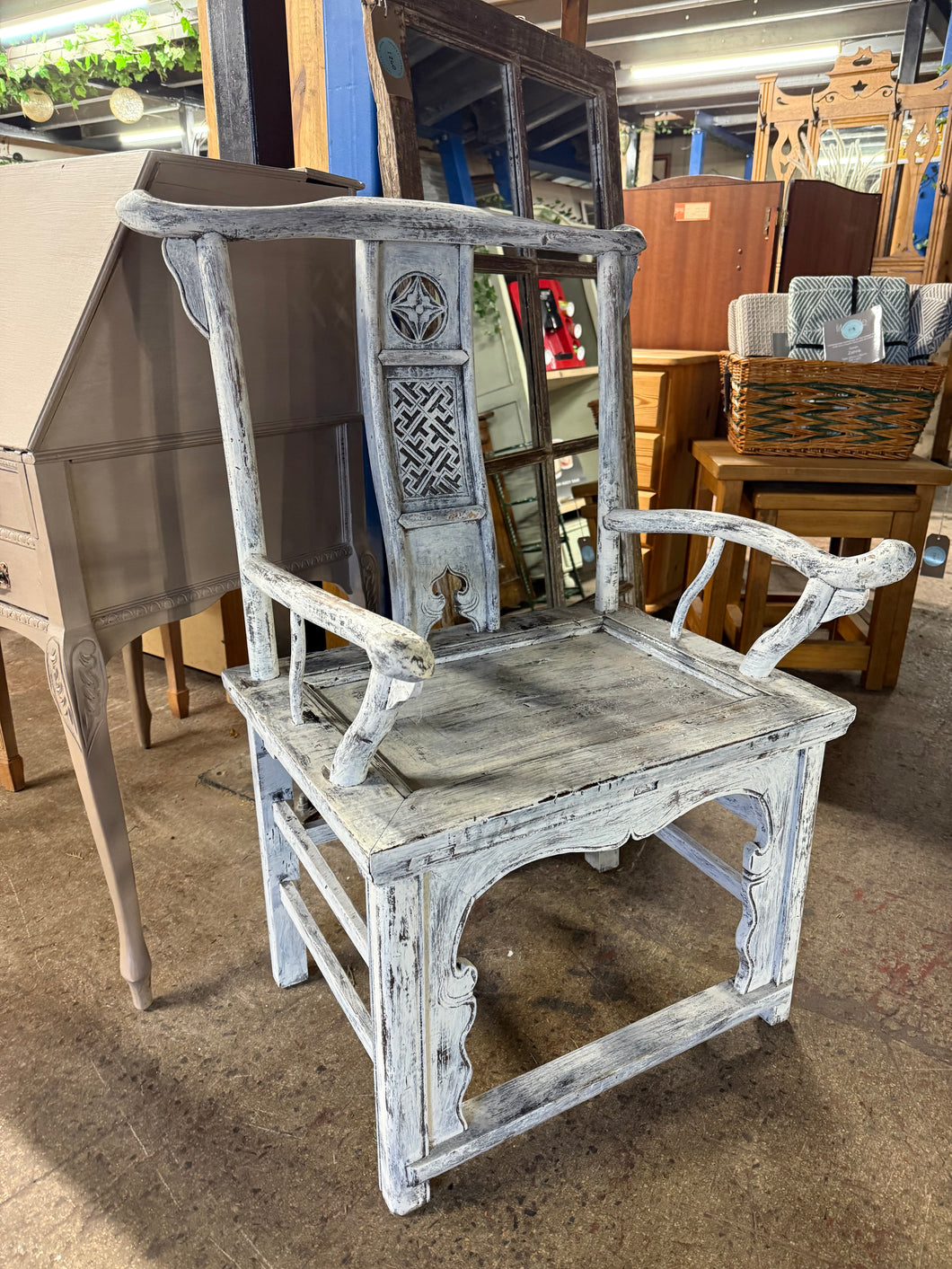 This stunning white washed carver is definitely a statement piece for any rom. It is structurally sound and in great condition. They are used so may have some minor marks but nothing major at all.These RRP for £600 each.

Delivery Available

Overall Dimensions

approx : 73cm wide x 47cm deep x 105.5cm high

DELIVERY AVAILABLE    

For our other items see our website https://fossewayfurniture.co.uk

collection from cv36 or bs36

