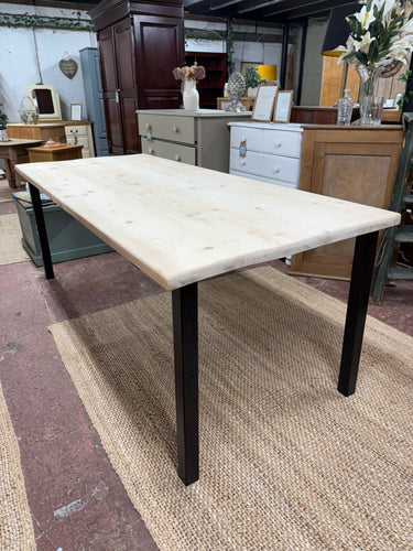 This industrial style stripped planked table is structurally sound and in overall good condition. It is bare so may need some wax for protection. It can comfortably seat 6-8 people. The legs do come off for easier moving.

Overall Dimensions

200cm long x 85cm wide x 75cm high

DELIVERY AVAILABLE    

For our other items see our website https://fossewayfurniture.co.uk

collection from cv36 or bs36
