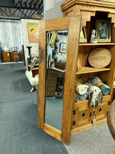 This rustic oak mirror is structurally sound and in overall good condition. It is used and does have some marks but nothing major at all. Add a bit of rustic charm to your room!!

Delivery Available

Overall Dimensions

53cm wide x 145cm high

2.5cm thick

DELIVERY AVAILABLE    

For our other items see our website https://fossewayfurniture.co.uk

collection from cv36 or bs36
