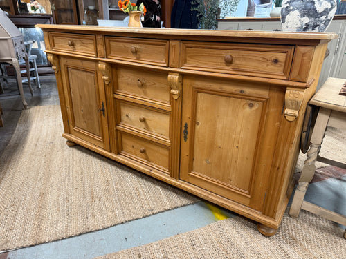 This gorgeous vintage pine sideboard is structurally sound and in overall good condition. It has ample storage with 6 dovetail jointed drawers and 2 cupboards with 1 shelf inside. It also comes complete with 1 key. It is used and does have some marks but nothing too major at all.

Overall Dimensions

167cm wide x 50.5cm deep x 91cm high

DELIVERY AVAILABLE    

For our other items see our website https://fossewayfurniture.co.uk

collection from cv36 or bs36
