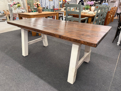 This stunning planked topped rustic dining table is structurally sound and in overall good condition. It is used and does have some marks especially to the legs but nothing that cannot be sorted. The legs can be taken off for easier moving.

Overall Dimensions

178cm long x 88cm wide x 75cm high

DELIVERY AVAILABLE    

For our other items see our website https://fossewayfurniture.co.uk

collection from cv36 or bs36
