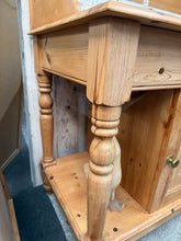 Load image into Gallery viewer, Pine Washstand
