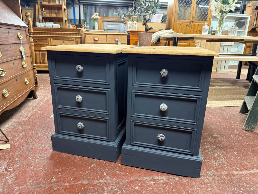 This stunning duo of solid pine bedsides are both structurally sound and in overall good condition. These are very deep bedsides so great for those looking for that extra storage. Each unit has 1 short dovetail jointed drawer and 1 double drawer. The body has been painted in 'railings' by Farrow & Ball with the top given an antique pine wax.

Overall Dimensions

41.5cm wide x 60cm deep x 63.5cm high

DELIVERY AVAILABLE    

For our other items see our website https://fossewayfurniture.co.uk

collection from