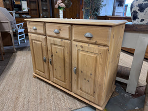 The Stripped Pine Sideboard features a natural wood finish and may require a protective wax coating. It offers three short drawers, one double cupboard, and one single cupboard, each with a shelf for storage. The interior is painted cream by previous owners, creating a stylish contrast with the exterior.

Overall Dimensions

113.5cm wide x 46cm deep x 86cm high

DELIVERY AVAILABLE    

For our other items see our website https://fossewayfurniture.co.uk

collection from cv36 or bs36
