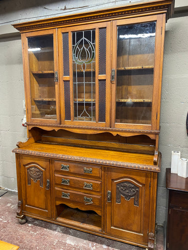 This stunning solid oak dresser is structurally sound and in overall good condition. It does have some marks and 1 missing handle , with another that requires TLC but otherwise nothing major. It offers ample storage with 2 cupboards and multiple shelves in the top section. The base section has 2 cupboards and 3 dovetail jointed drawers. It comes into 2 for easier moving.

Overall Dimensions

151cm wide x 45cm deep x 219cm high 

DELIVERY AVAILABLE    

HAVE THIS PAINTED A COLOUR OF YOUR CHOICE FOR AN EXTRA 