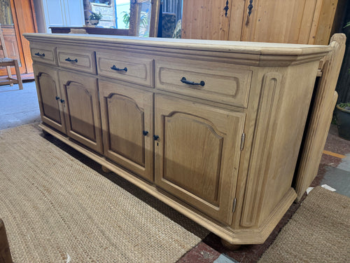The Stripped 7ft Sideboard is made of high-quality solid wood and is stripped to its natural state, ready for a coat of wax for added protection. With four drawers, two double cupboards, and two shelves, it offers ample storage space.

Overall Dimensions

216cm long x 55.5cm deep x 88cm high

DELIVERY AVAILABLE      

For our other items see our website https://fossewayfurniture.co.uk

collection from our shop at cv36, our collection zone at bs36 or otherwise delivery is available

