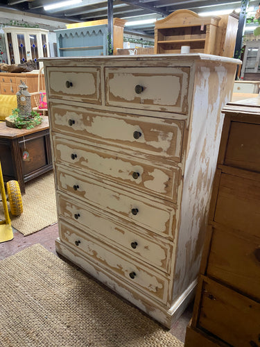 This lovely tall solid pine chest of drawers has been given a lovely distressed finish. It has ample storage with 2 short dovetail jointed drawers over 5 long. It is structurally sound and in great condition

Overall Dimensions

81cm wide x 38.5cm deep x 108.5cm high

DELIVERY AVAILABLE    

For our other items see our website https://fossewayfurniture.co.uk

collection from cv36 or bs36
