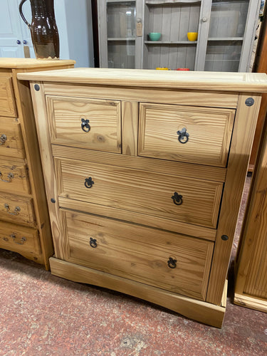 This stunning solid pine chest of drawers has been completely stripped back to its natural state so could do with a coat of wax for protection. It offers ample storage with 2 short drawers over 2 long. It is structurally sound and in good condition.

Overall Dimensions

92cm wide x 48cm deep x 105cm high 

DELIVERY AVAILABLE    

For our other items see our website https://fossewayfurniture.co.uk

collection from cv36 or bs36
